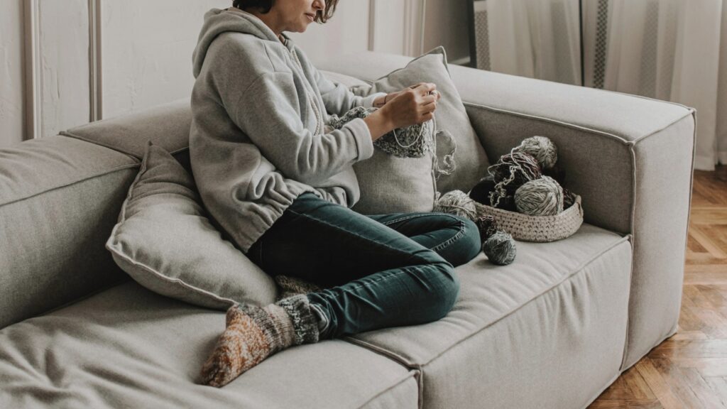 knitting lady 1 n